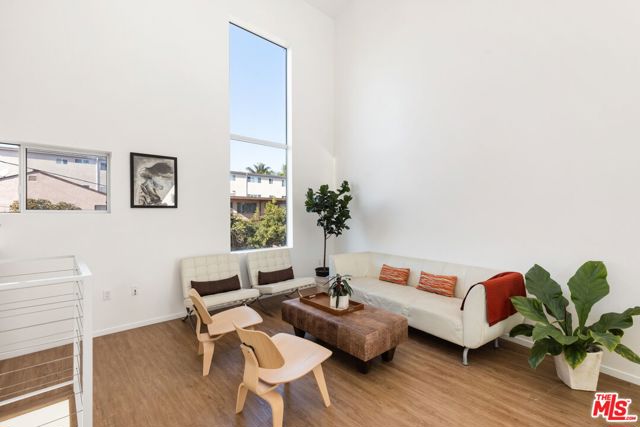 1244 14th Street, Santa Monica CA: https://media.crmls.org/mediaz/1d1b912a-9a03-4814-beb6-f0ceb325f772.jpg