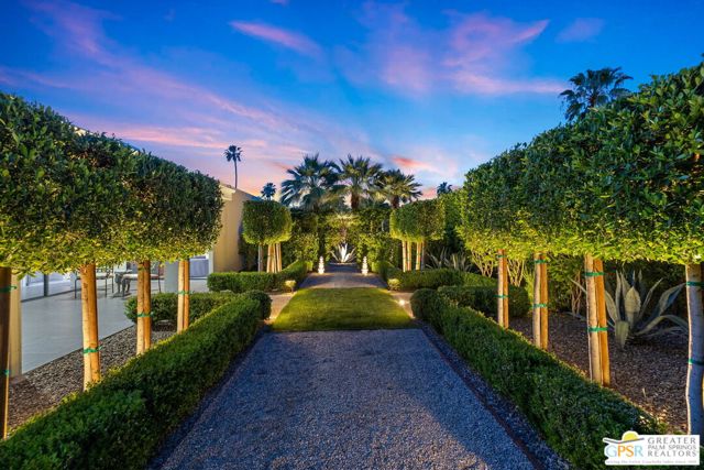 1860 Via Isla, Palm Springs CA: https://media.crmls.org/mediaz/1d1ba650-dad0-4bc7-b7f3-20b428682f39.jpg