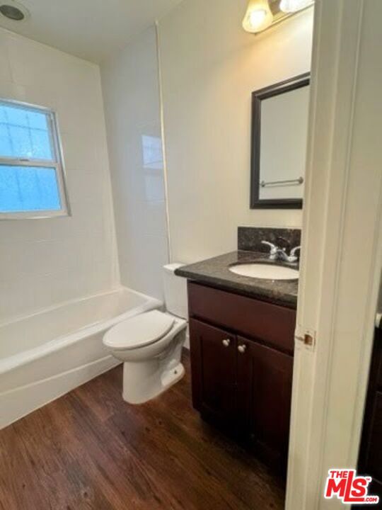137 S Crescent Drive, Beverly Hills CA: https://media.crmls.org/mediaz/1d1be502-78d4-419c-9eba-ad8a60c1d527.jpg