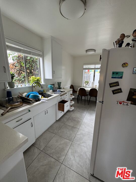 231 California Avenue, Santa Monica CA: https://media.crmls.org/mediaz/1d1bf237-2cd8-4fad-bebd-ae3df0efe173.jpg