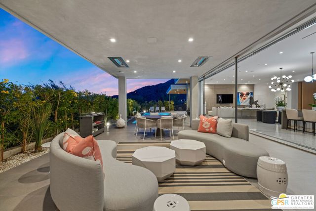 2381 Vista Palizada Drive, Palm Springs CA: https://media.crmls.org/mediaz/1d1cb0e2-ce1f-42c1-afb0-470c0f5c9b2b.jpg