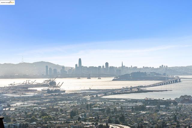 19 Highland Blvd, Kensington CA: https://media.crmls.org/mediaz/1d1ce603-2e9d-49b2-90c1-a379896f0045.jpg