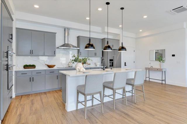 210 Waters Park Circle, San Mateo CA: https://media.crmls.org/mediaz/1d1ce9ef-777c-4a54-b22b-50442f721d9f.jpg