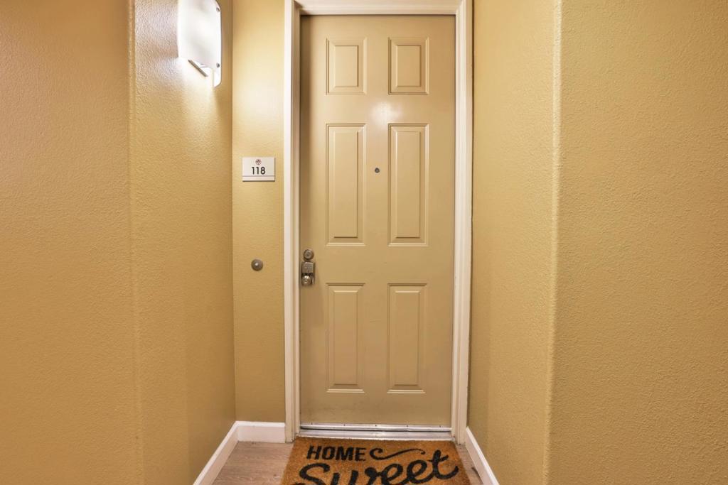 https://media.crmls.org/mediaz/1d1d081d-9ad4-4991-9987-6094934d67c2.jpg?preset=X-Large