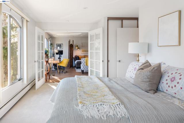 5405 Carlton St, Oakland CA: https://media.crmls.org/mediaz/1d1d3cc8-b8e9-4bd5-b6e7-63f93ef120cf.jpg