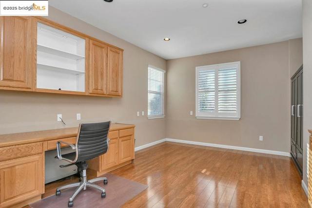 596 Toscanna Court, Brentwood CA: https://media.crmls.org/mediaz/1d1d81fe-f0af-489b-8611-138508b27f38.jpg