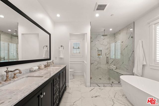 5235 Sylmar Avenue, Sherman Oaks CA: https://media.crmls.org/mediaz/1d1dde2b-919e-4ebd-a5a1-132f41ccf8a6.jpg