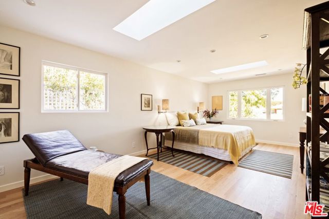 825 Coeur D Alene Avenue, Venice CA: https://media.crmls.org/mediaz/1d1e2939-0f2d-43a1-b0a9-05313da579f6.jpg