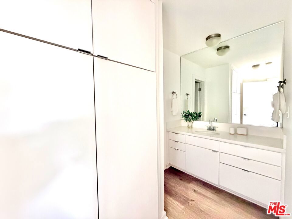 https://media.crmls.org/mediaz/1d1e78a2-2aaf-4489-a9d9-cf31839918a8.jpg?preset=X-Large