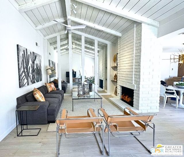 2234 S Linden Way, Palm Springs CA: https://media.crmls.org/mediaz/1d1e7af3-8bc5-42a8-9df8-3eefc0642eb8.jpg