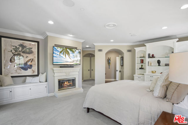 18414 Corazon Circle, Tarzana CA: https://media.crmls.org/mediaz/1d1eea8d-144a-460e-8c0e-4397336a86e9.jpg