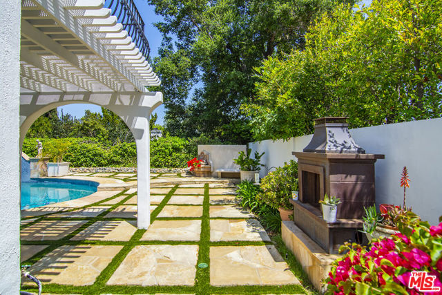 5020 Dantes View Drive, Agoura Hills CA: https://media.crmls.org/mediaz/1d1f0875-08cd-49af-8789-9c2f70efd6c8.jpg