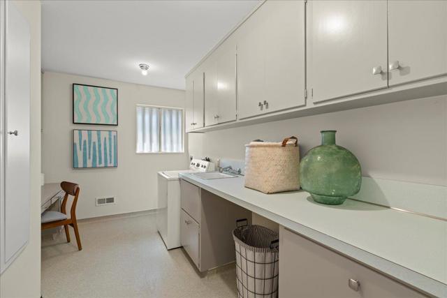 12650 Viscaino Court, Los Altos Hills CA: https://media.crmls.org/mediaz/1d1f17d9-07a5-4aef-9ddc-6d2d9ebfd8b3.jpg