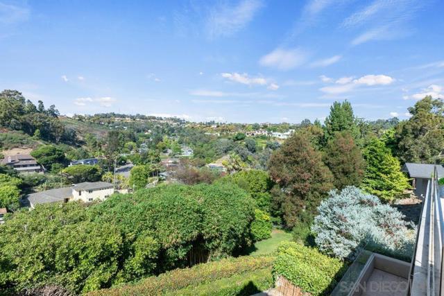 6617 Muirlands Dr, La Jolla CA: https://media.crmls.org/mediaz/1d2029ca-6189-481f-bb12-90ff72a80704.jpg