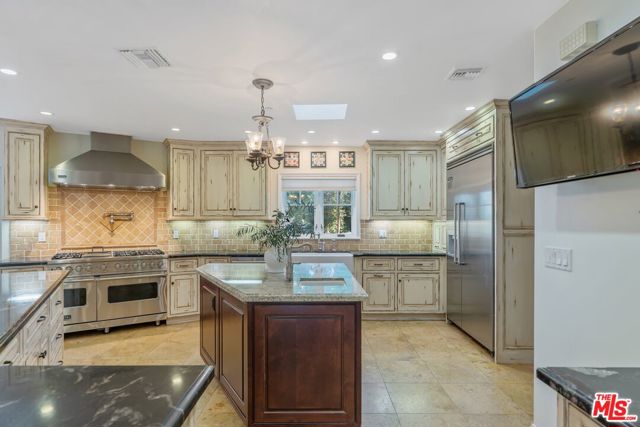 24901 Jim Bridger Road, Hidden Hills CA: https://media.crmls.org/mediaz/1d21debd-ef45-44c9-9f32-2a3d5ea65de8.jpg