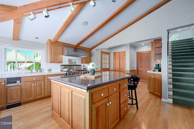 22101 Mulholland Drive, Woodland Hills CA: https://media.crmls.org/mediaz/1d22d29a-9761-4580-a551-f4bc838282b2.jpg