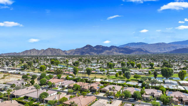 74102 Via Venezia, Palm Desert CA: https://media.crmls.org/mediaz/1d236097-fe24-4679-8087-8663cf38ef26.jpg
