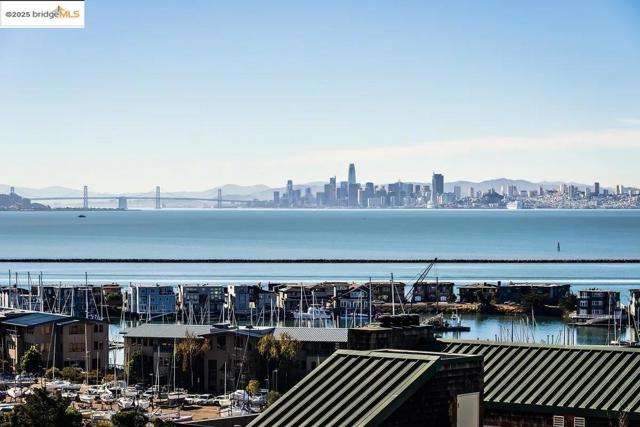 1400 Pinnacle Ct, Richmond CA: https://media.crmls.org/mediaz/1d23c7ea-bb58-44e1-84e1-e58c5124181b.jpg
