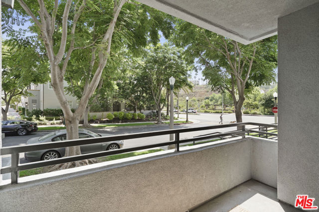 7100 Playa Vista Drive, Playa Vista CA: https://media.crmls.org/mediaz/1d244d9a-5f2b-4a4f-a1b3-bd341b7f3e17.jpg