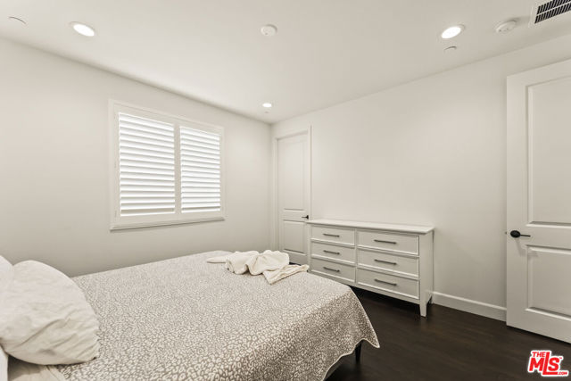 11767 Toyon Drive, Chatsworth CA: https://media.crmls.org/mediaz/1d246f84-d035-47e6-a22d-7d972a74dd0b.jpg