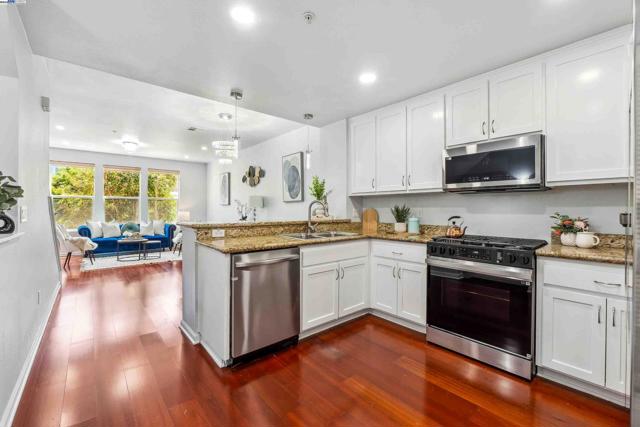 40742 Greystone Ter, Fremont CA: https://media.crmls.org/mediaz/1d247a6d-5a67-48db-bfef-93a5ee3dcc01.jpg