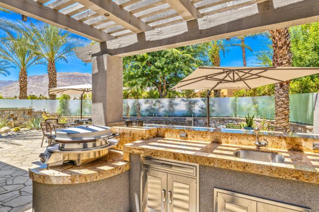 28 Clancy Lane S Lane, Rancho Mirage CA: https://media.crmls.org/mediaz/1d24bdb2-8cf5-4e49-8334-ce96437f96c1.jpg