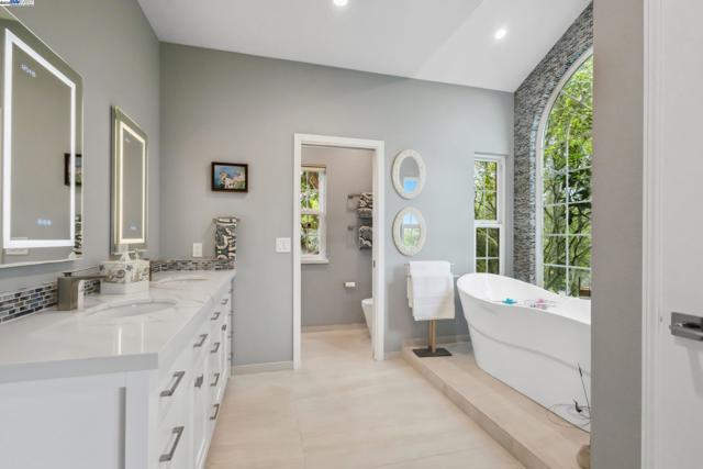 3565 Star Ridge Rd, Hayward CA: https://media.crmls.org/mediaz/1d25101d-0d0c-4994-a143-30d6ec612679.jpg