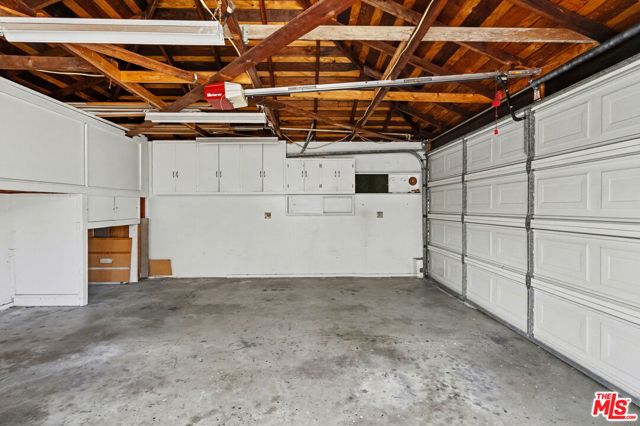 1314 Palms Boulevard, Venice CA: https://media.crmls.org/mediaz/1d25a046-b36d-4c0d-b3ce-57c03e9f4db5.jpg