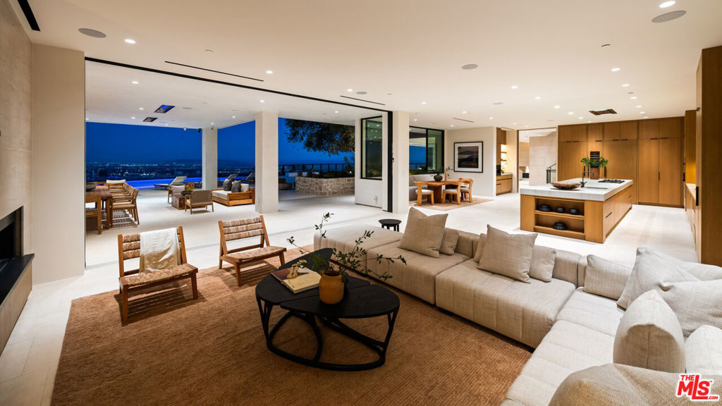 MLS #25570957 img 10