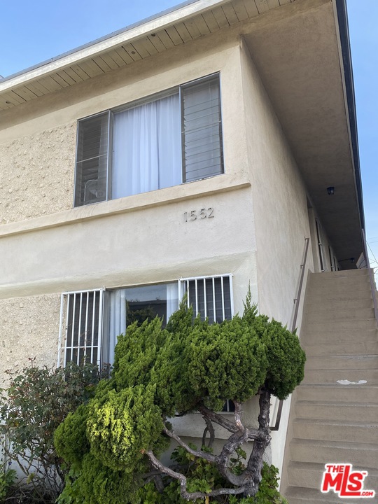 1552 Brockton Ave #8, Los Angeles, CA 90025