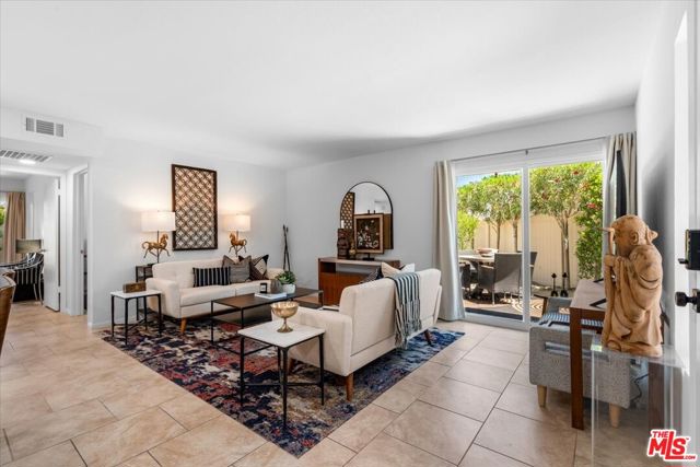 3072 Sunflower Circle, Palm Springs CA: https://media.crmls.org/mediaz/1d26b143-0ff6-4660-86c9-cc600c6ebdc1.jpg