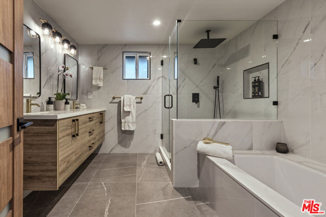 4430 Natoma Avenue, Woodland Hills CA: https://media.crmls.org/mediaz/1d26ecb3-6f11-44a3-867a-88a8d0d367a2.jpg