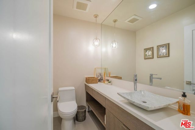 2760 East Glenoaks Boulevard photo 21