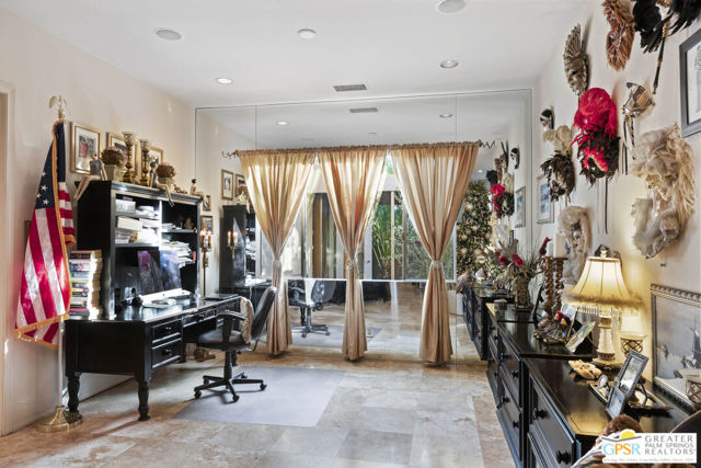 18 Calais Circle, Rancho Mirage CA: https://media.crmls.org/mediaz/1d282aaf-7306-463f-b1fa-5e4593c63fef.jpg