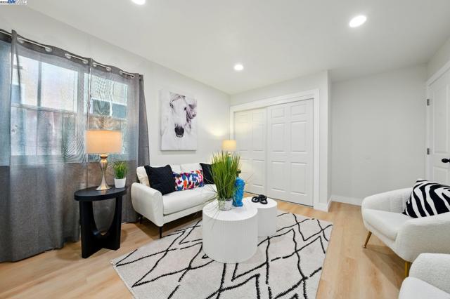 3288 School Street, Oakland CA: https://media.crmls.org/mediaz/1d292c1c-0ed0-4d8c-844e-cdc4a7038021.jpg