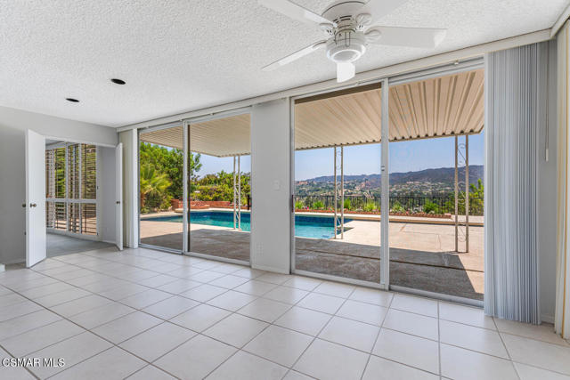 18854 Edleen Drive, Tarzana CA: https://media.crmls.org/mediaz/1d29fd73-dda0-4d18-9bee-f32500512244.jpg