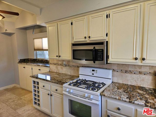 290 Ridgeton Lane, Simi Valley CA: https://media.crmls.org/mediaz/1d2a16f5-b9a5-4829-9516-a84066848ab3.jpg