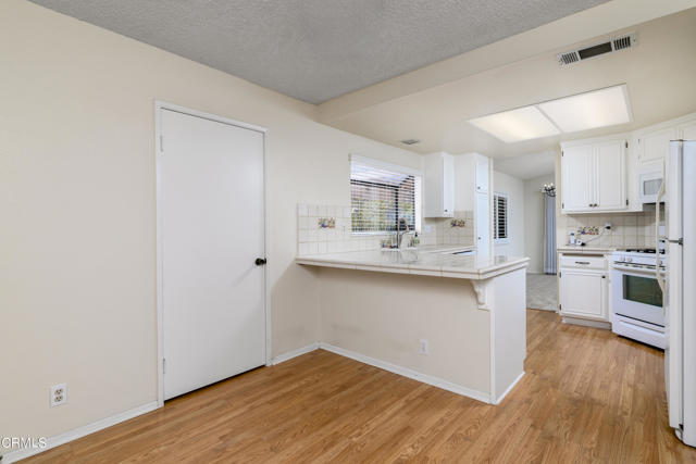 Detail Gallery Image 12 of 27 For 6452 Lada Ave, Camarillo,  CA 93012 - 2 Beds | 2 Baths