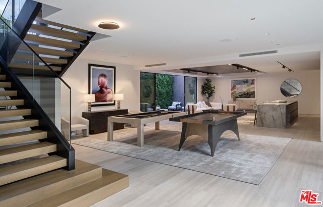 615 N Faring Road, Los Angeles CA: https://media.crmls.org/mediaz/1d2a4c9d-186a-44a3-b1cd-6dd1fded9177.jpg