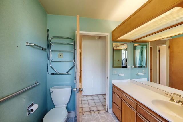 3810 Grove Avenue, Palo Alto CA: https://media.crmls.org/mediaz/1d2ac393-7b0f-4134-95de-b6dd2c30fcfd.jpg