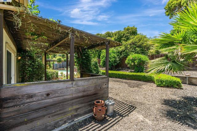 36 Barcelona Ct, Danville CA: https://media.crmls.org/mediaz/1d2b5158-c47e-463e-a334-3df08da3c9c1.jpg