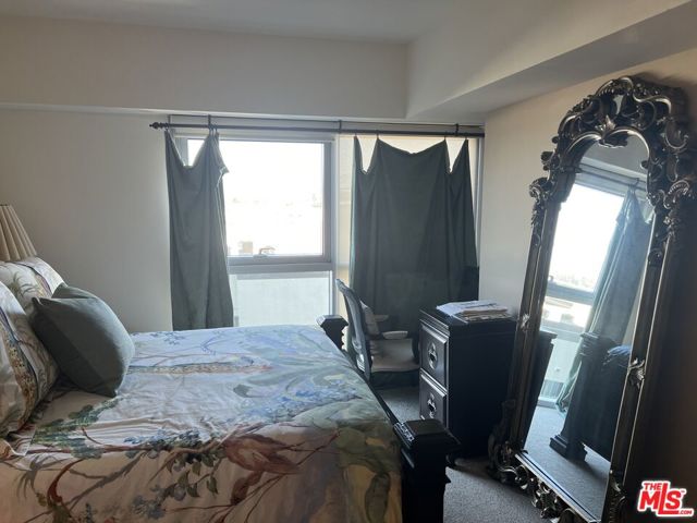 13700 Marina Pointe Drive, Marina del Rey CA: https://media.crmls.org/mediaz/1d2b8fed-2c0b-4ae0-8031-1b49d30bb4de.jpg