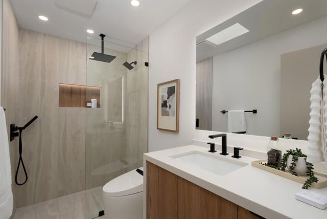 80 Lakeview Drive, Palm Springs CA: https://media.crmls.org/mediaz/1d2bd2ff-a5a9-4b19-b2f9-5f141fbc7936.jpg