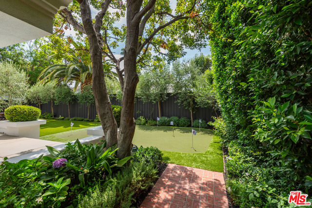 14226 Chandler Boulevard, Sherman Oaks CA: https://media.crmls.org/mediaz/1d2be256-9033-480d-9929-0f871d38e1ef.jpg