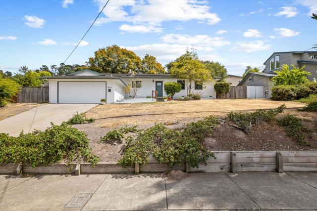 2074 Marsala Circle, Monterey CA: https://media.crmls.org/mediaz/1d2c36b6-c07f-44b8-9f8f-2e3f2dfbd0ec.jpg