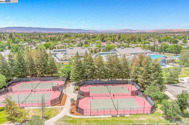 847 Dana Cir, Livermore CA: https://media.crmls.org/mediaz/1d2dabb3-b72d-4ec4-bc67-c0b96567cec9.jpg