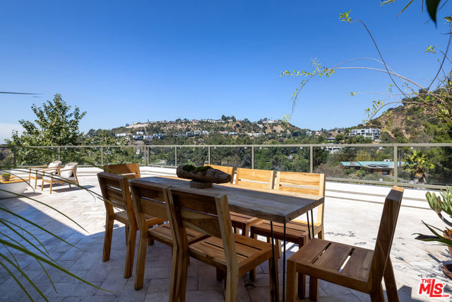 2671 Astral Drive, Los Angeles CA: https://media.crmls.org/mediaz/1d2e11d3-8701-4116-9e95-69042bb60589.jpg
