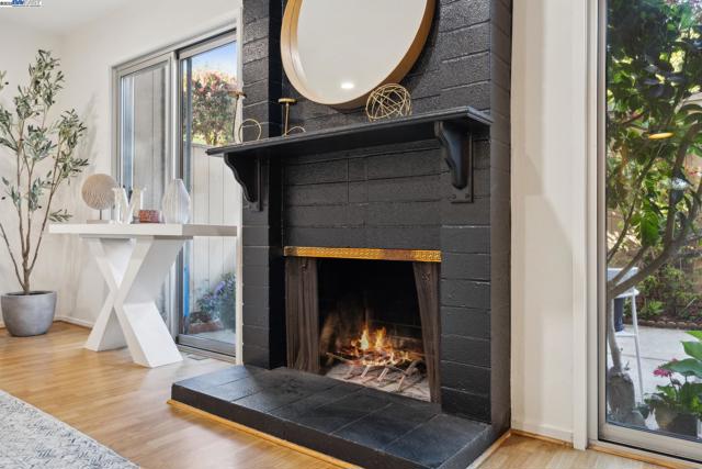 3362 Tonga Ln, Alameda CA: https://media.crmls.org/mediaz/1d2e3d16-d7bf-4ad1-8fbf-9e2f59e0b5db.jpg