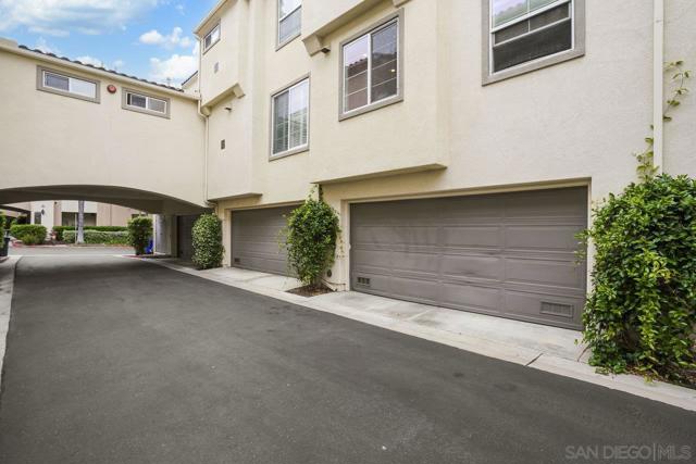 2989 Escala Circle, San Diego CA: https://media.crmls.org/mediaz/1d2e477e-6f2f-4461-abe3-aa4ba345c98c.jpg