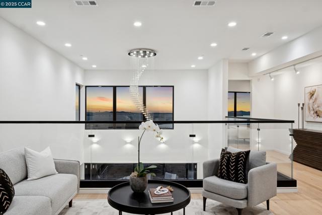 158 Lawson Road, Kensington CA: https://media.crmls.org/mediaz/1d2e941d-c888-4e1a-8cb7-24421c0f3c15.jpg